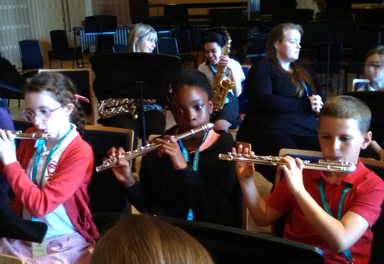 A group of children playing instruments

Description automatically generated